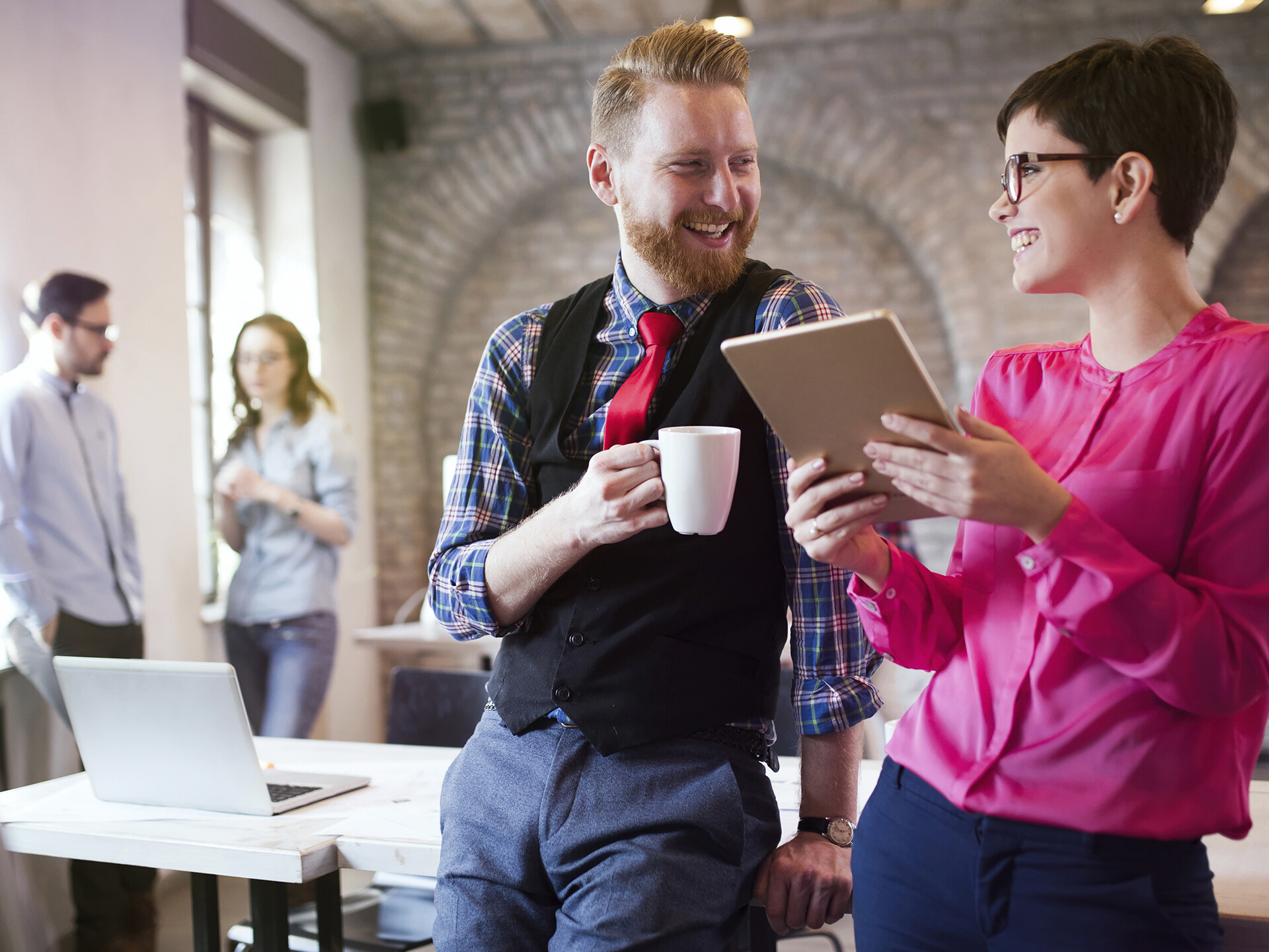 Las plataformas de comunicación permiten a los equipos de trabajo colaborar, innovar y consolidar el equipo.